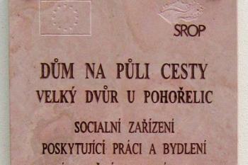 Zámek Leopoldsruhe - Dům na půli cesty ( © Pavel Vítek 08/2007)