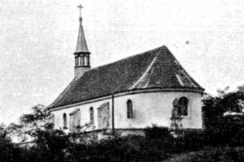 kostel od jihu ( © Antonín Podlaha: Soupis památek historických a uměleckých v Království Českém, sv. 13 Politický okres příbramský, Archaelogická komise při České akademii císaře Františka Josefa pro vědy, slovesnost a umění, Praha 1901)