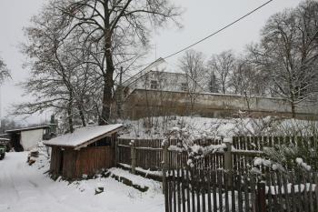 Pohkled na terénní hranu hradu (© Petr Nožička  01/2021)