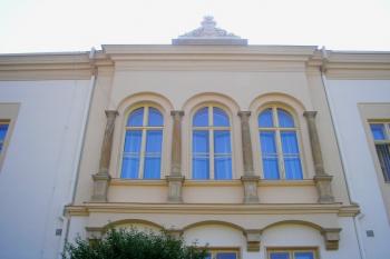 detailní pohled na zdobný arkýř ( © Ondřej Štěpánek 08/2007)