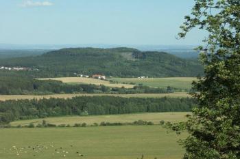 Hradišťský vrch - pohled ze severozápadu (© Milan Caha, 08/2007)