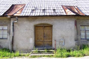 Rizalit se vstupem do Zemanství ( © Jan P. Štěpánek 07/2007)