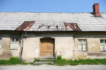 jižní vstupní rizalit Zemanství ( © Jan P. Štěpánek 04/2008)