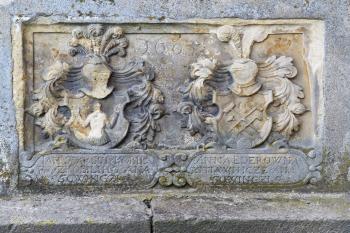 Heraldická deska s reliéf. znaky Jana st. z Kobylky z Kobylího a jeho manželky Anny Ederové ze Štiavnice (dat. 1605) (© František Kinař, 08/2013)