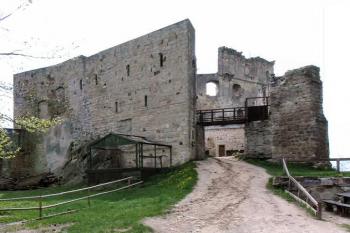 čelo středního hradu ( © Pavel Zany Komárek 6/5/2005)