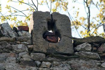 kklíčová střílna v severní fasádě věže ( © Pavel Zany Komárek 5.5. 2007)