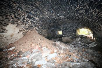 sklepní místnost jižního křídla ( © Pavel Zany Komárek 5.5. 2007)