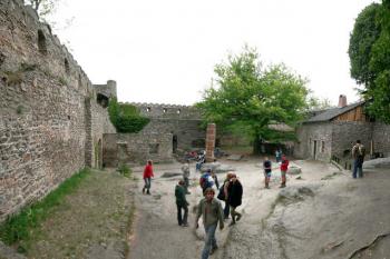 první předhradí ( © Pavel Zany Komárek 5.5. 2007)