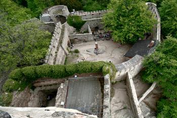 předhradí v pohledu z ochozu bergfritu ( © Pavel Zany Komárek 5.5. 2007)