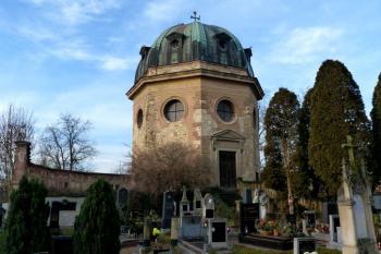hřbitovní kaple Lobkoviců, kaple Nejsvětějšího jména Ježíšova z roku 1826 ( © František Kinař 05/2017)
