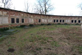 hřbitovní kaple Lobkoviců, kaple Nejsvětějšího jména Ježíšova z roku 1826 ( © František Kinař 05/2017)