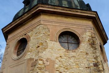 hřbitovní kaple Lobkoviců, kaple Nejsvětějšího jména Ježíšova z roku 1826 ( © František Kinař 05/2017)