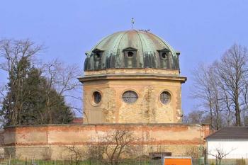 Hřbitovní kaple Nejsvětějšího jména Ježíšova v Hoříně ( © Pavel Vítek 03/2007)