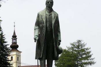 Celkový pohled na pomník Františka Palackého ( © Jan P. Štěpánek 07/2007)