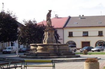 Tovačov - kašna sv. Václava (© Ivo Rozehnal, 08/2007)