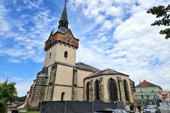 pohled na kostel od jihu z Havlíčkovy ulice (© Jan P. Štěpánek  05/2024)