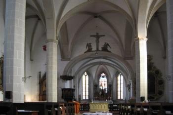 Pohled lodí k oltáři (© de.ardoise, 08/2007)