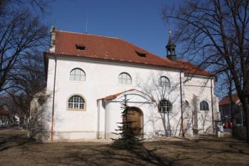 Kostel od jihu ( © Ivan Grisa 03/2011)