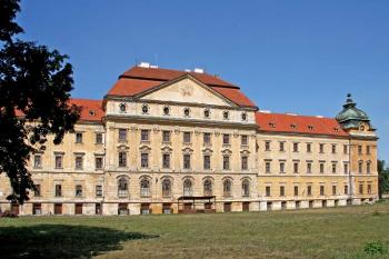 Východní průčelí ( © Luděk Pitter 08/2005)