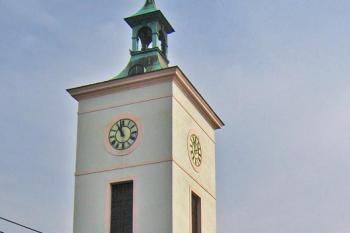 Kostel Narození sv. Jana Křtitele ve Veltrusech ( © Pavel Vítek 9/2007)
