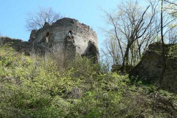 hrad Jasenov (© Jan Ptáček, 04/2007)