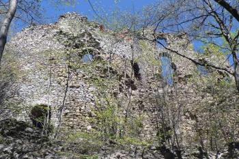 hrad Jasenov (© Jan Ptáček, 04/2007)