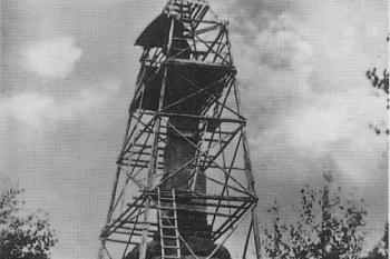 Historický snímek ( © Jan Nouza: Rozhledny Čech, Moravy a Slezska. Liberec 1999, s. 127.)