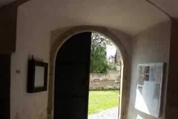 Předsíň kostela (© Milan Caha, 09/2007)