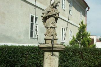 Socha sv. Jana Nepomuckého z roku 1777 (© Milan Caha, 09/2007)