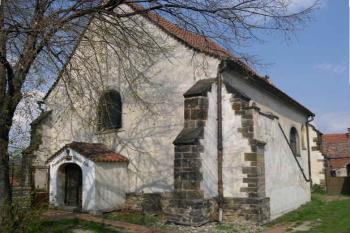 Kostel od jihovýchodu (© Ivan Grisa, 04/2005)