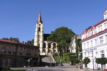 Pohled na kostel nad centrem města ( © Jan P. Štěpánek 09/2007)