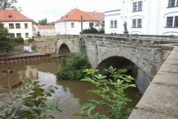 most přes mlýnské rameno (© Milan Caha, 09/2007)