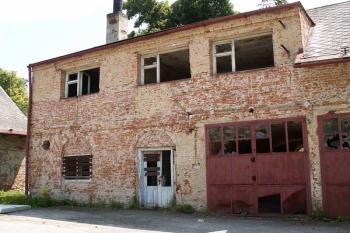 Pohled na budovu bývalé hraběcí konírny (© Miroslav BITTER 07/2006)