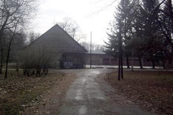 Hraběcí konírna s mléčnicí (© Jan P., 02/2008)