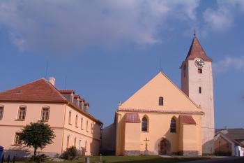 Farní kostel sv.Vavřince ve Zbraslavicích. Foceno: listopad 2008. (© Standa Zdeněk)