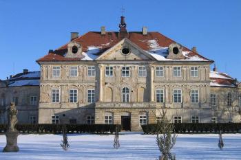 Pohled z parku ( © Pavel Vítek 01/2006)