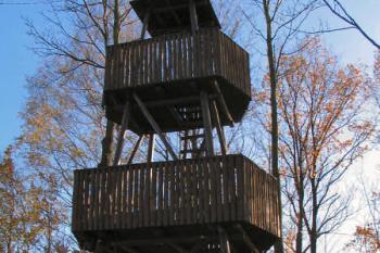rozhledna z r. 2001 ( © Pavel Zany Komárek 29.10. 2005)