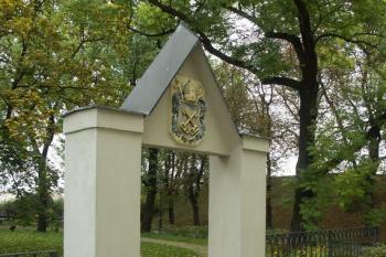novogotická branka - pozůstatek ohrazení Svatováclavských sadů (© Milan Caha, 10/2007)