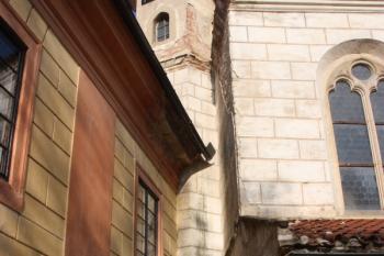 Soutka u západního průčelí kostela ( © Ivan Grisa 01/2011)