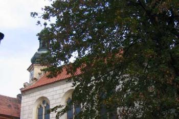 Kostel sv. Jana Křtitele v Obříství ( © Pavel Vítek 10/2007)