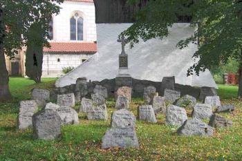 Symbolický hřbitov občanů Obříství a okolí padlých v 1. světové válce ( © Pavel Vítek 10/2007)