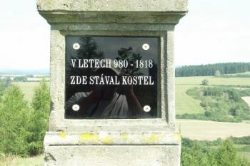 nápis na kříži (© Milan Caha, 08/2007)