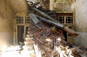 Současný stav vstupní schodišťové haly (© Jan P. Štěpánek 10/2007)