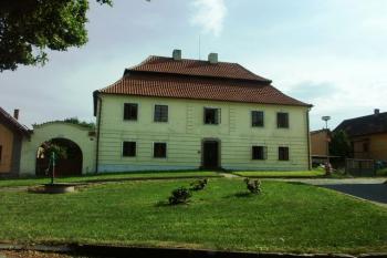 barokní fara (© Milan Caha, 06/2007)