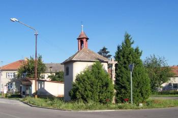 Čechůvky - zvonice na návsi (© Ivo Rozehnal, 05/2007)