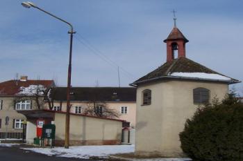 Čechůvky - zvonice na návsi (© Ivo Rozehnal, 2006)