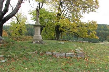 pohled z jihozápadu - barokní kříž (© Milan Caha, 10/2007)