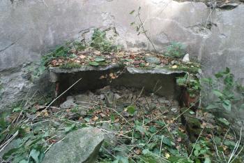 Zbytek oltáře (© Miroslav Wetter, 09/2009)