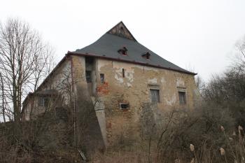 tvrz Dolní Libchavy (© Vlastislav Mareček, 03/2016)