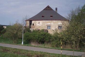Dolni Libchavy, tvrz (© Jan Švejkar, 05/2007)